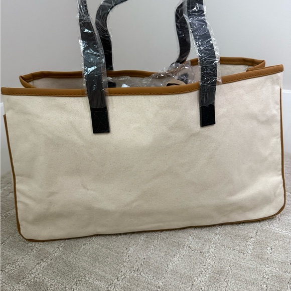 Stylish White and Tan Tote Bag - Picture 3 of 6